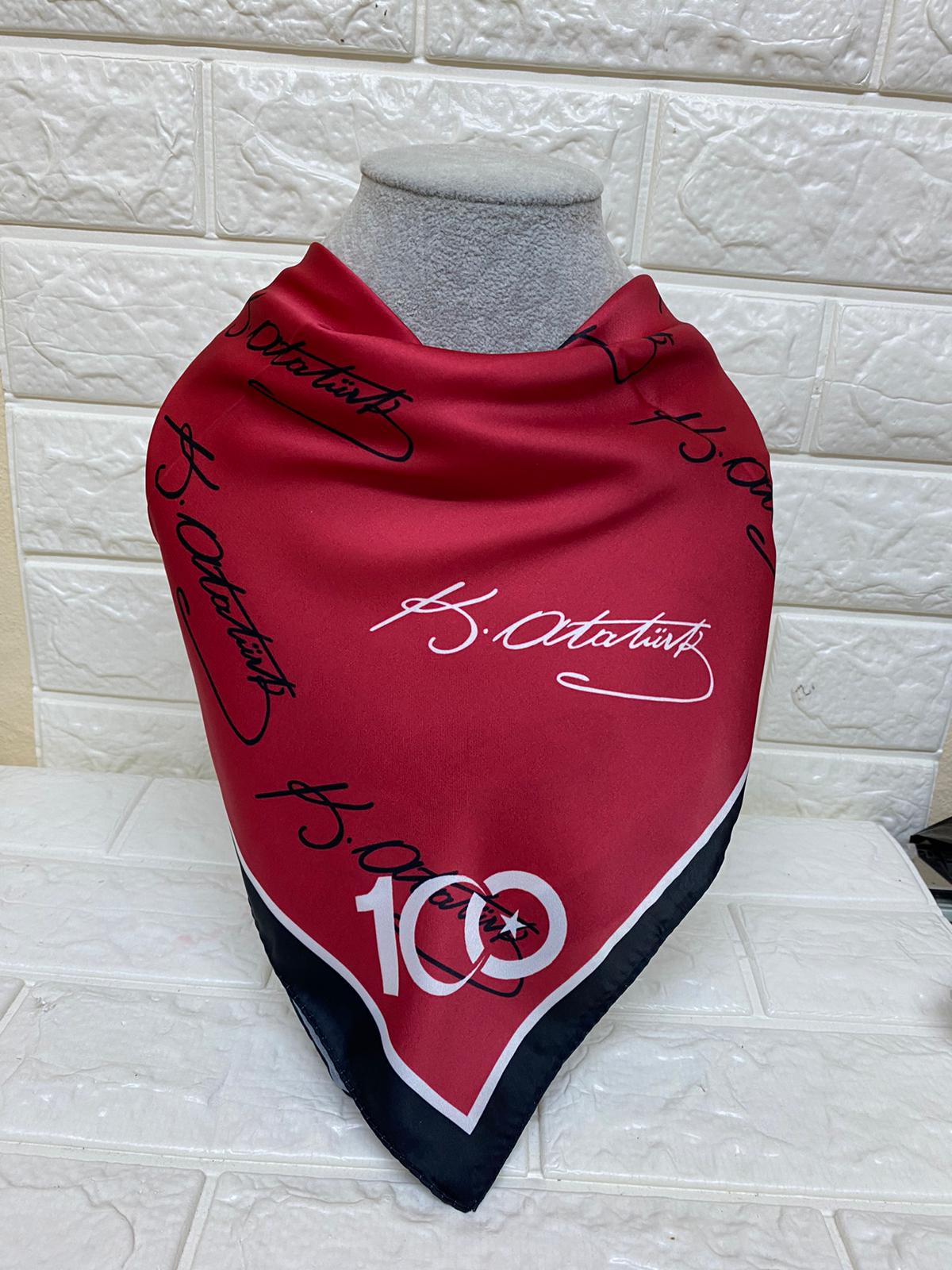 100. Yıla Özel Kırmızı Saten Atatürk Imzalı Fular - Bandana - 23 Nisan, 29 Ekim, 19 Mayıs 100. Yıla Özel Kırmızı Saten Atatürk Imzalı Fular - Bandana - 23 Nisan, 29 Ekim, 19 Mayıs