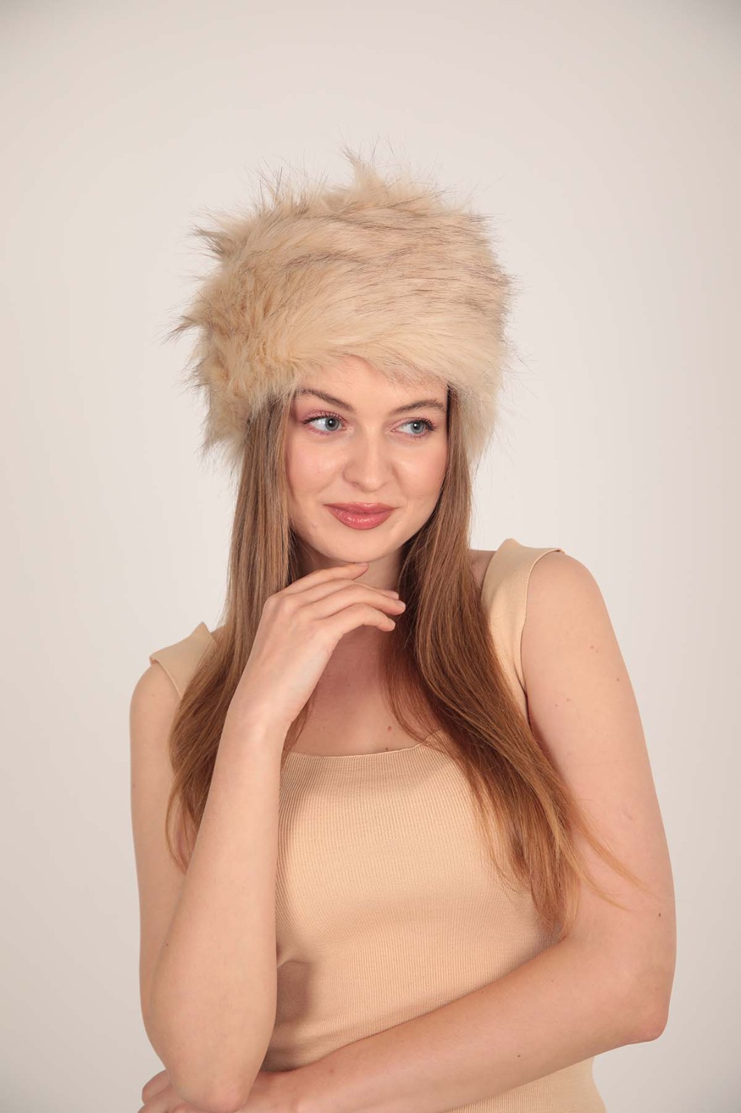 Rus Tarzı Uzun Tüylü Bej Peluş Kalpak Şapka - Kışlık Kürk Şapka - Sevgililer Günü Hediyesi